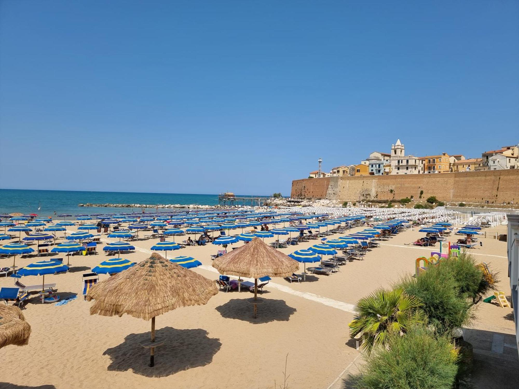 Agriturismo Essentia Dimora Rurale Larino ภายนอก รูปภาพ