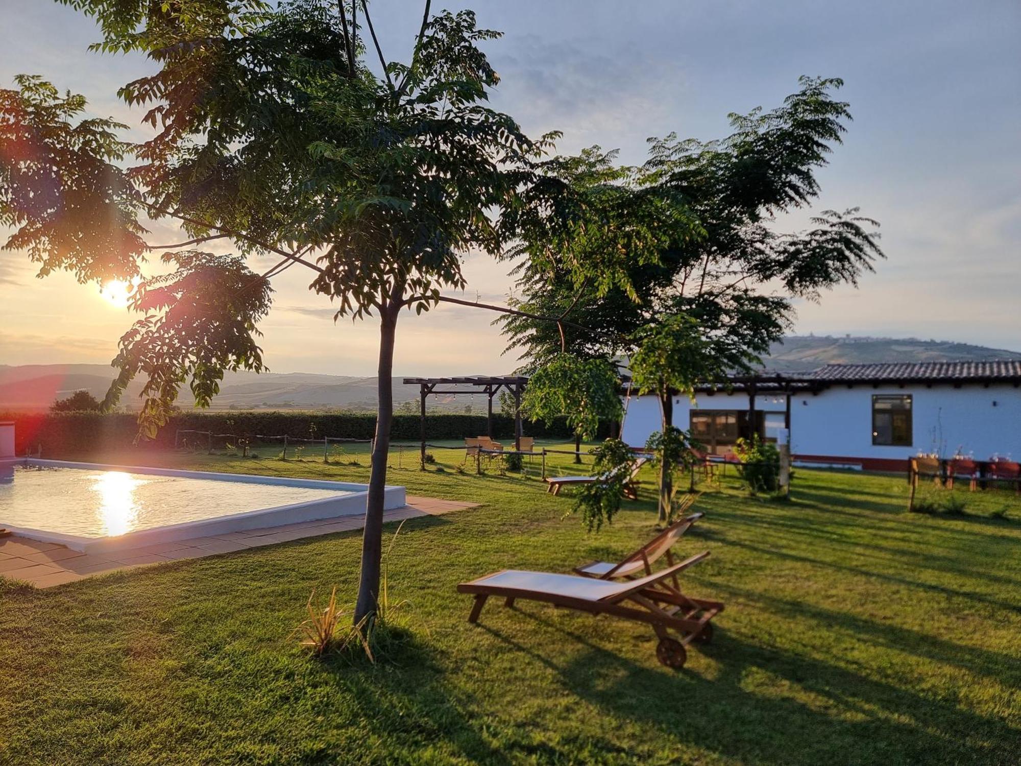 Agriturismo Essentia Dimora Rurale Larino ภายนอก รูปภาพ